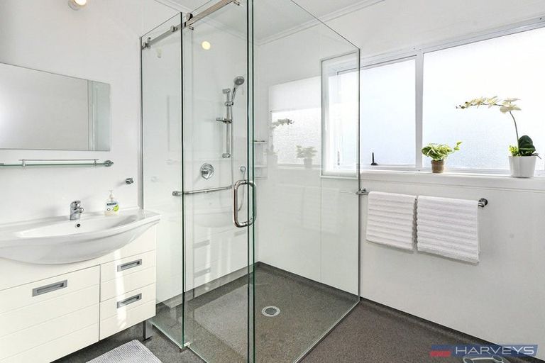Photo of property in 74 Grande Vue Road, Hillpark, Auckland, 2102