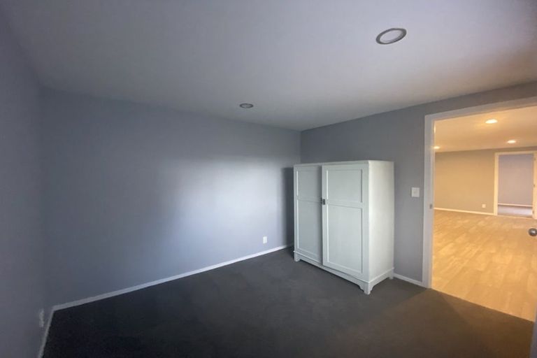 Photo of property in 1b Waiwera Place, Merrilands, New Plymouth, 4312