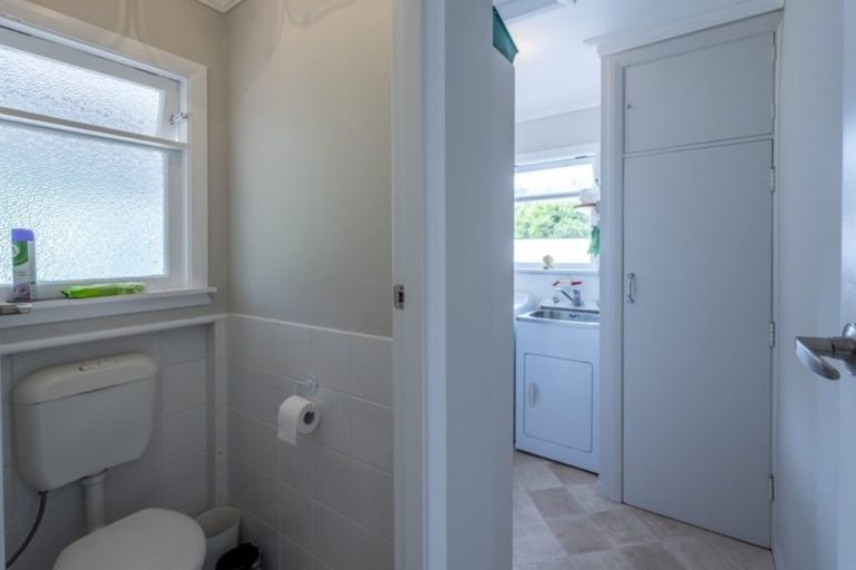 Photo of property in 16 Chester Street, Levin, 5510