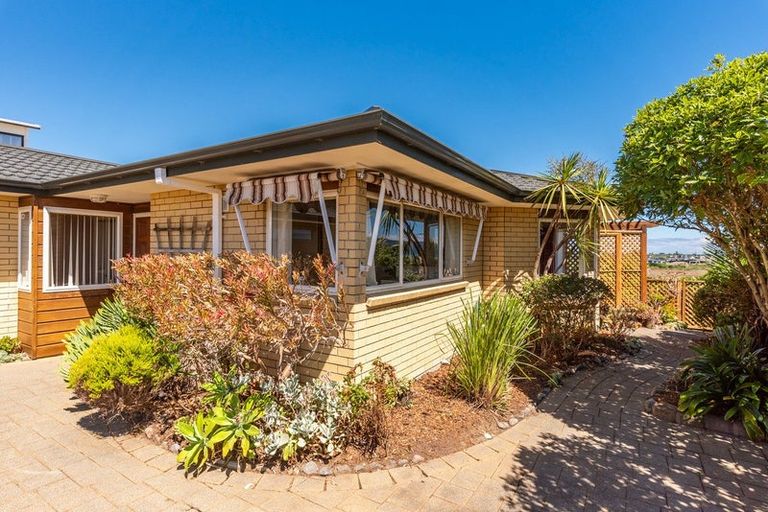 Photo of property in 174 Weggery Drive, Waikanae Beach, Waikanae, 5036