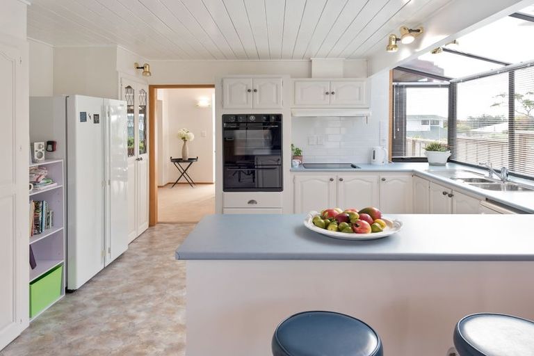 Photo of property in 1/12 Takutai Avenue, Bucklands Beach, Auckland, 2012