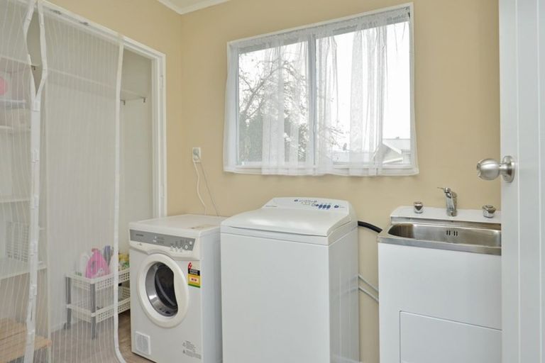 Photo of property in 10 Tait Place, Carterton, 5713