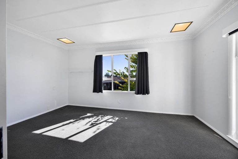 Photo of property in 14 Dives Avenue, Hawera, 4610