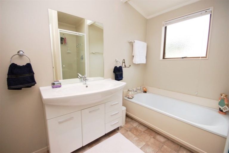 Photo of property in 21 Newberry Place, Richmond Heights, Taupo, 3330