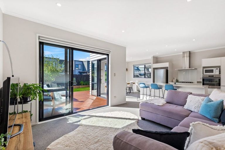 Photo of property in 21 Ian Morrison Road, Hobsonville, Auckland, 0616