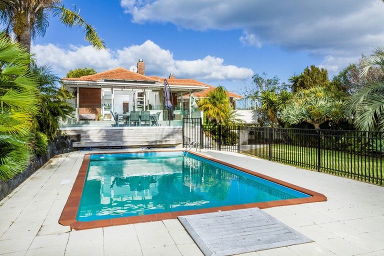 Photo of property in 36 Rewi Street, Torbay, Auckland, 0630