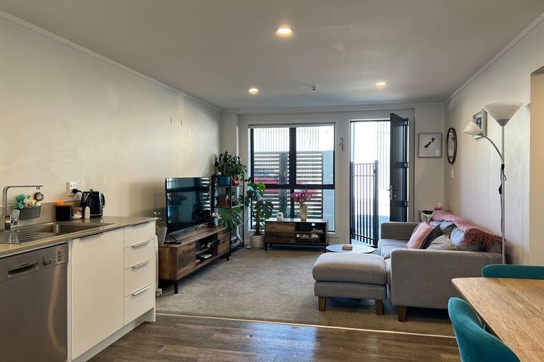 Photo of property in 2/11e Newtown Avenue, Newtown, Wellington, 6021