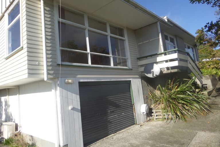 Photo of property in 11 Beverley Grove, Paparangi, Wellington, 6037