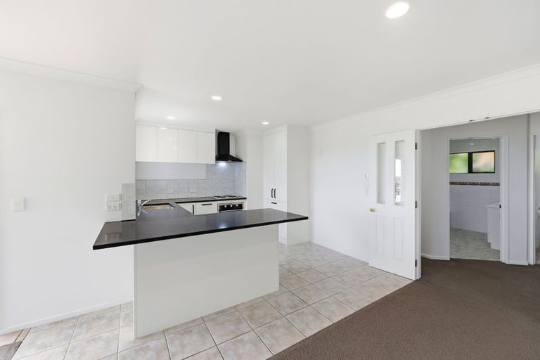 Photo of property in 17a Cherry Tree Place, Massey, Auckland, 0614