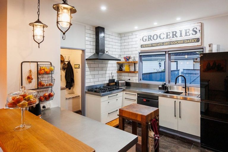 Photo of property in 8 Skerman Street, Marton, 4710