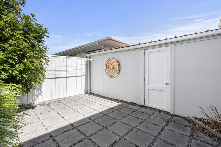 Photo of property in 1/141 Chivalry Road, Glenfield, Auckland, 0629