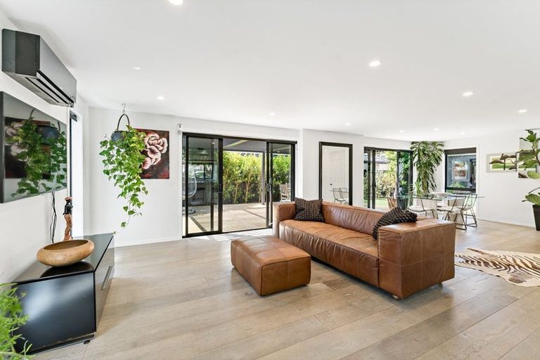 Photo of property in 2 Tollana Road, Te Atatu Peninsula, Auckland, 0610