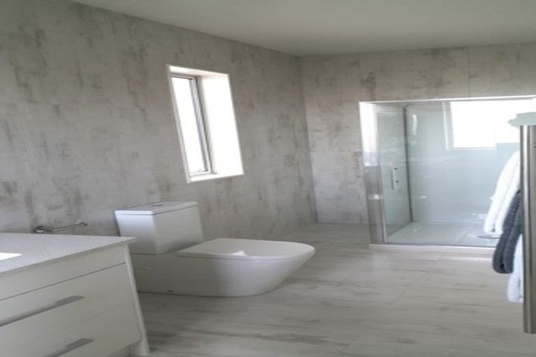 Photo of property in 98 Godfrey Drive, Orewa, 0931