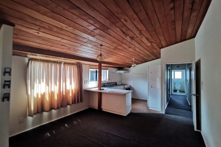 Photo of property in 108e Colwill Road, Massey, Auckland, 0614