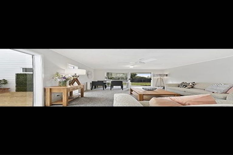 Photo of property in 1/2 Kenderdine Road, Papatoetoe, Auckland, 2025