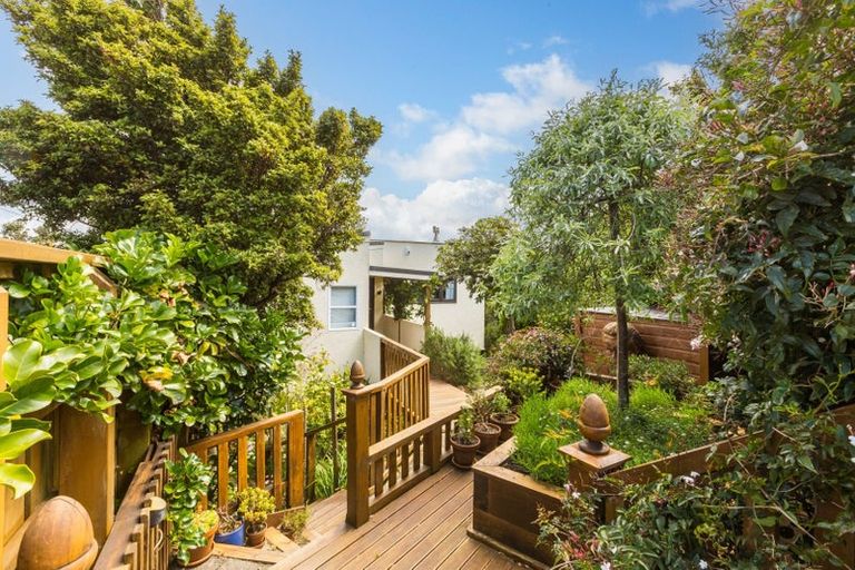 Photo of property in 7 Himalaya Crescent, Khandallah, Wellington, 6035