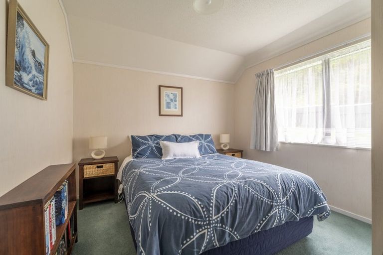 Photo of property in 9 Chastudon Place, Tawa, Wellington, 5028