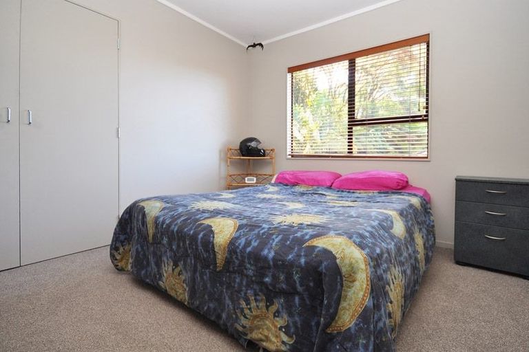 Photo of property in 2/55 Greenvalley Rise, Glenfield, Auckland, 0629