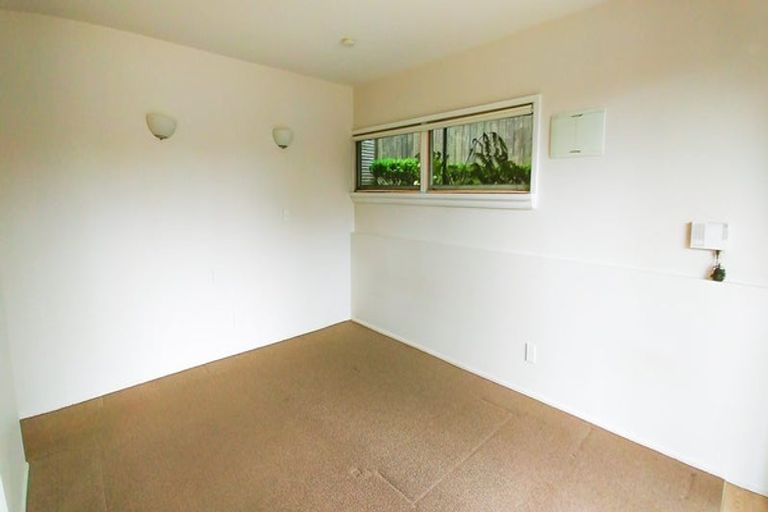 Photo of property in 1/706 East Coast Road, Pinehill, Auckland, 0632