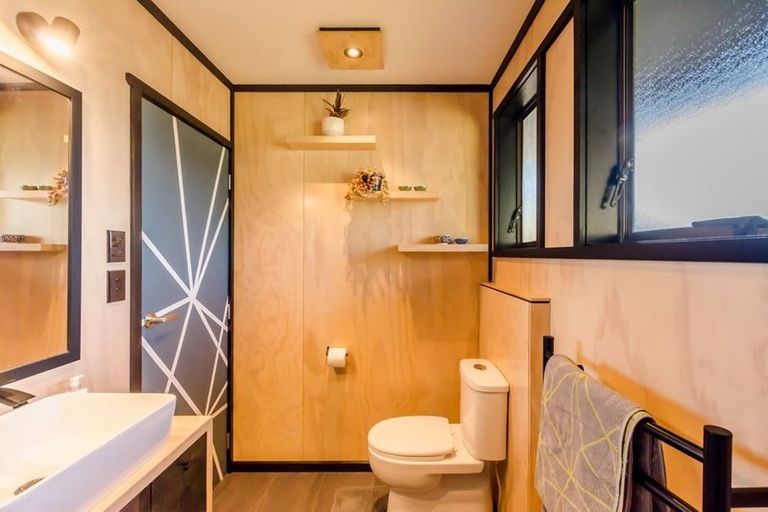 Photo of property in 1 Freyberg Crescent, Waikanae Beach, Waikanae, 5036