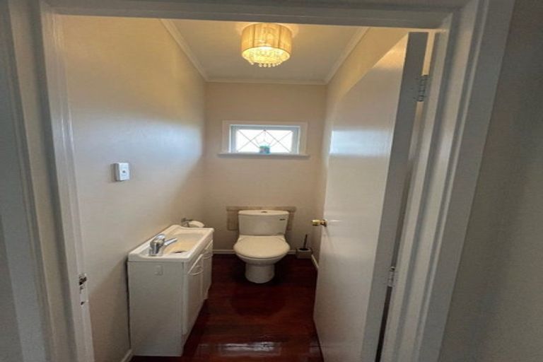 Photo of property in 68 Beach Road, Mellons Bay, Auckland, 2014