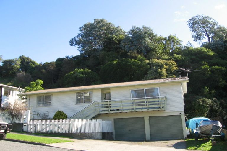 Photo of property in 13 Harold Grove, Stokes Valley, Lower Hutt, 5019