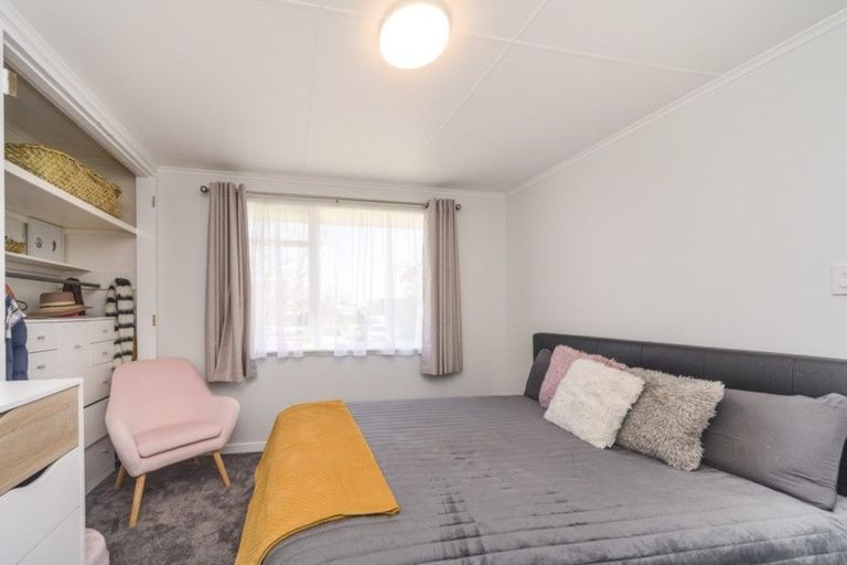 Photo of property in 17 Egmont Place, Westbrook, Palmerston North, 4412