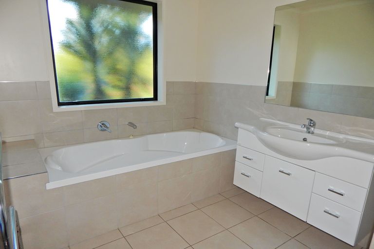 Photo of property in 5 Kotare Heights, Kerikeri, 0230