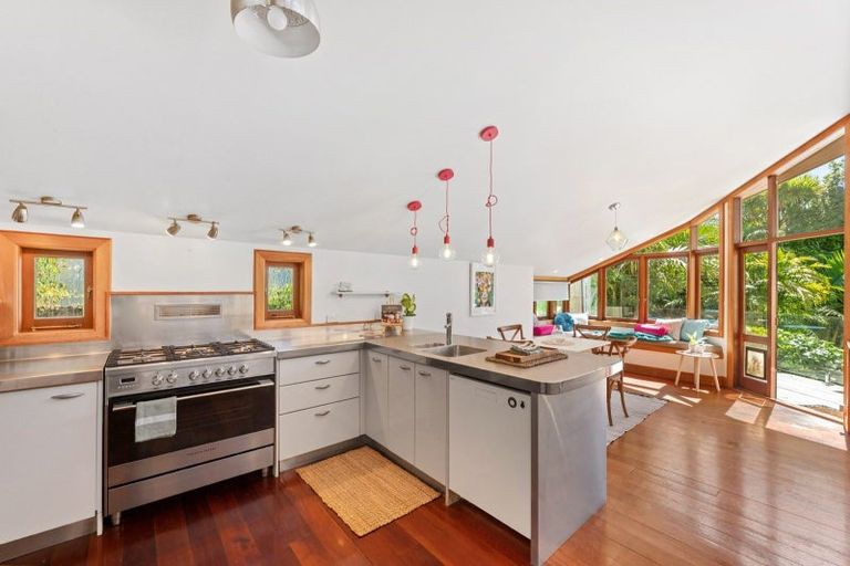 Photo of property in 107 Vauxhall Road, Narrow Neck, Auckland, 0624