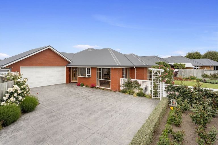 Photo of property in 18 Dawson Douglas Place, Kaiapoi, 7630
