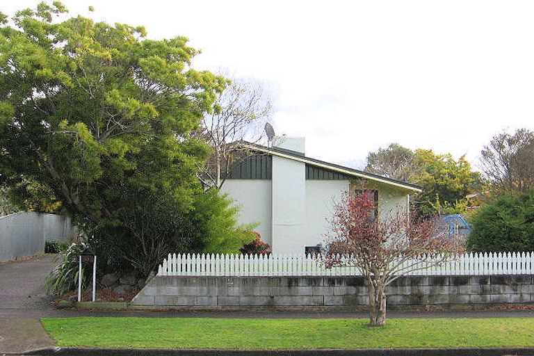 Photo of property in 10 Mokau Place, Terrace End, Palmerston North, 4410