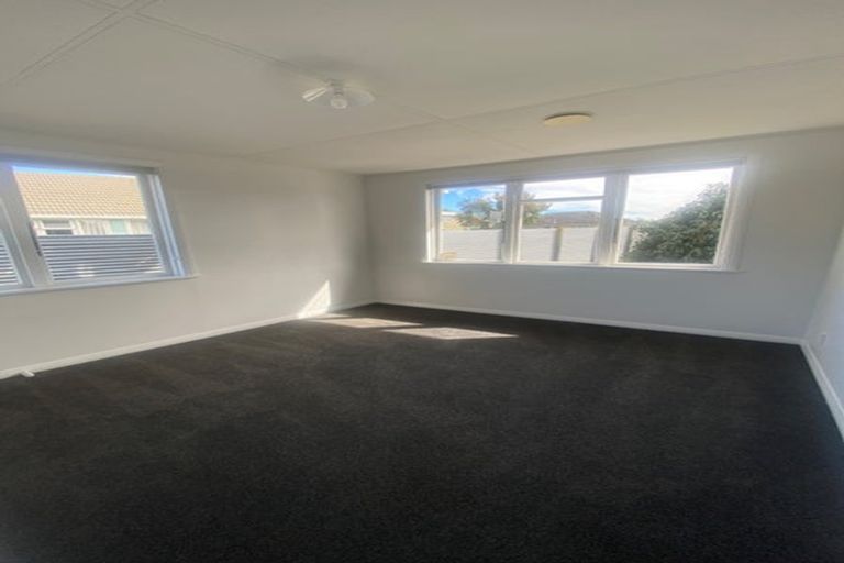 Photo of property in 31 Exeter Crescent, Takaro, Palmerston North, 4412