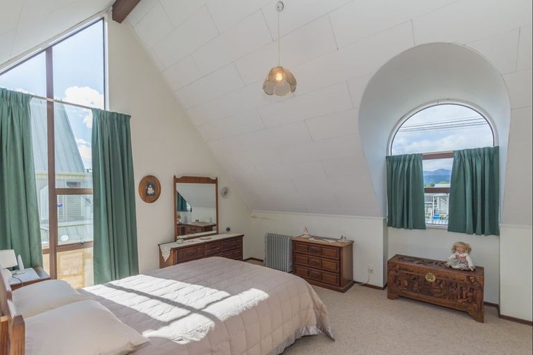 Photo of property in 37 Weraroa Road, Levin, 5510