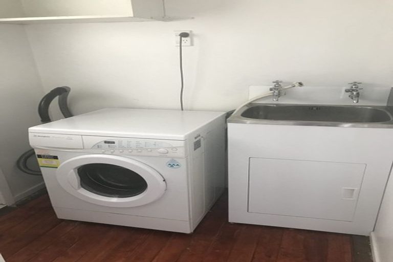 Photo of property in 60 Lathrope Road, Kumeu, 0892