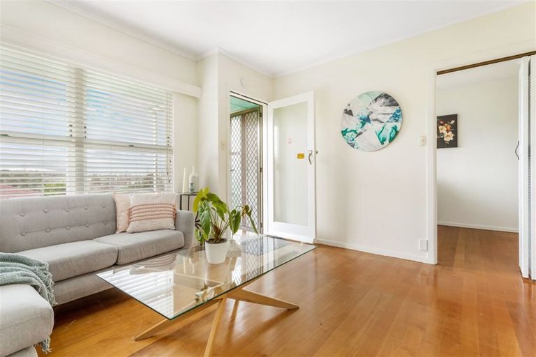 Photo of property in 3/7 Lenihan Street, Northcote, Auckland, 0627