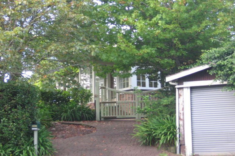 Photo of property in 328 Titirangi Road, Titirangi, Auckland, 0604