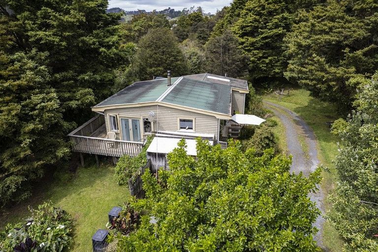 Photo of property in 64 Paparoa Station Road, Paparoa, 0571