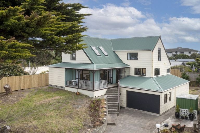 Photo of property in 189 Tutere Street, Waikanae Beach, Waikanae, 5036