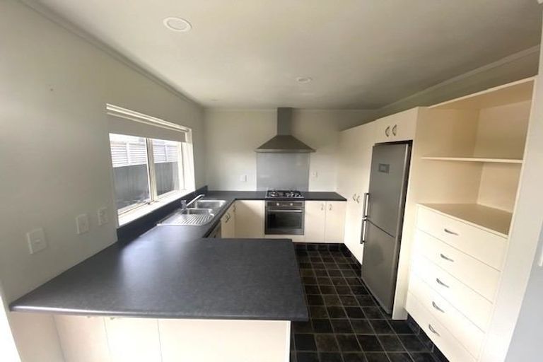 Photo of property in 35 Raumati Road, Raumati Beach, Paraparaumu, 5032