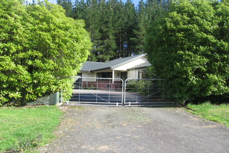 Photo of property in 28 Moonshine Valley Road, Aokautere, Palmerston North, 4471