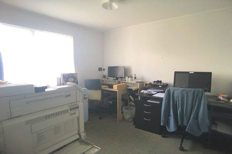 Photo of property in 5 St Margaret Place, West Harbour, Auckland, 0618