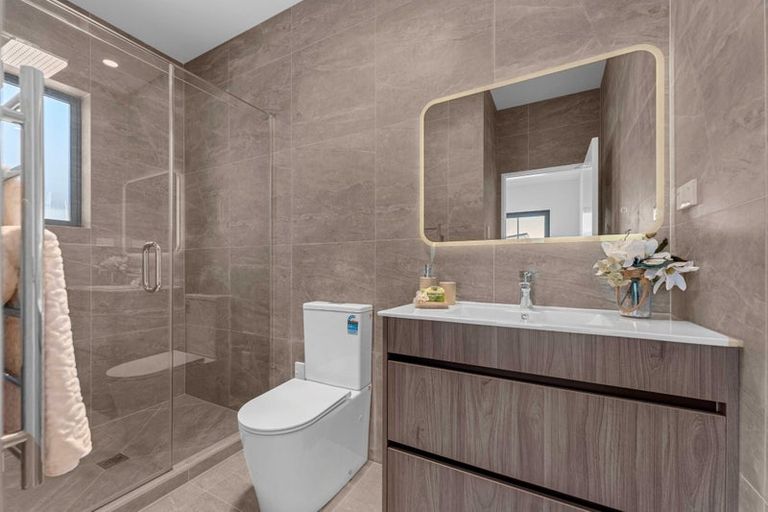 Photo of property in 27 Korowhiti Road, Clarks Beach, 2122