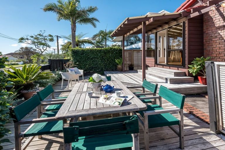 Photo of property in 1/12 Takutai Avenue, Bucklands Beach, Auckland, 2012