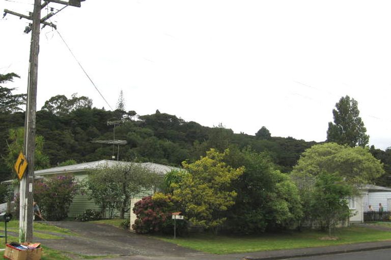 Photo of property in 25 Lauderdale Road, Birkdale, Auckland, 0626