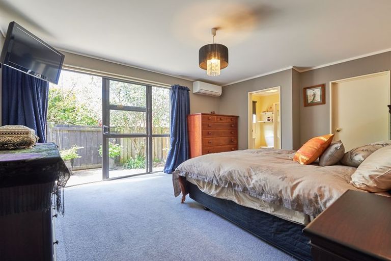 Photo of property in 68 Clifton Terrace, Fitzherbert, Palmerston North, 4410