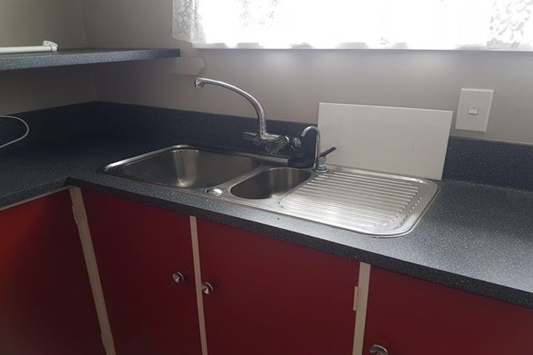 Photo of property in 6 Hollows Crescent, Takaro, Palmerston North, 4412