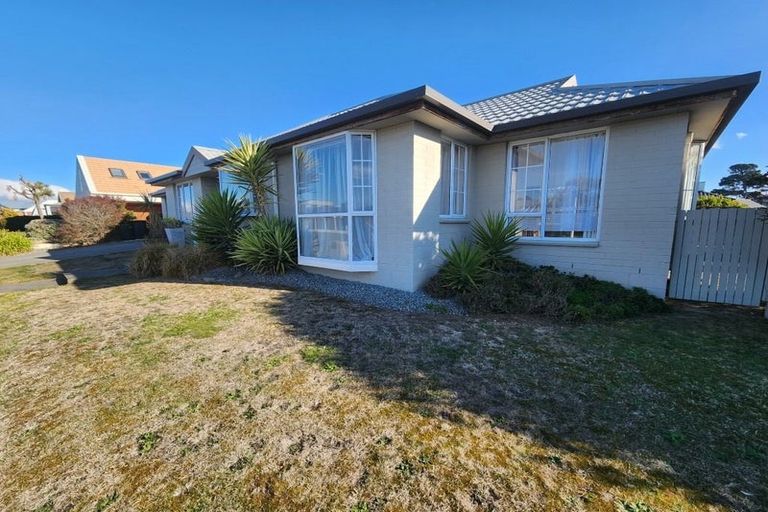 Photo of property in 2/7 Orlando Crescent, Waimairi Beach, Christchurch, 8083