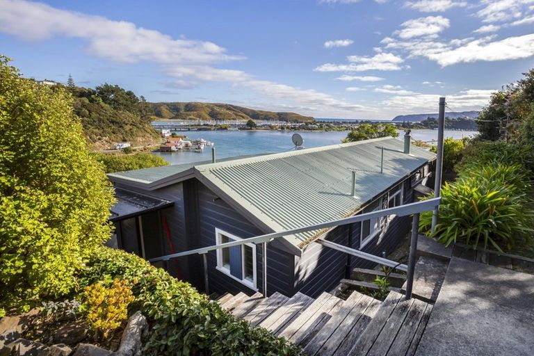 Photo of property in 53a Bayview Road, Paremata, Porirua, 5024