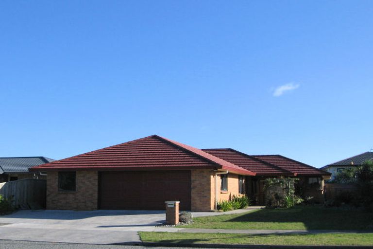 Photo of property in 123 Queens Road, Waikanae Beach, Waikanae, 5036