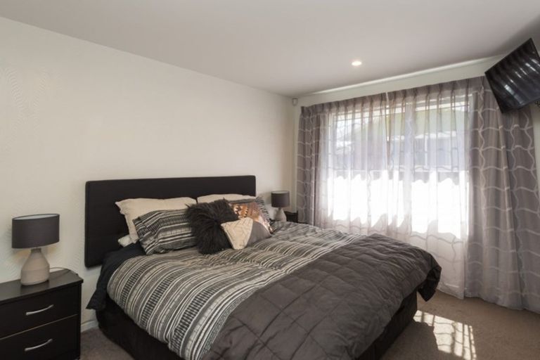 Photo of property in 77 Waratah Street, Avondale, Christchurch, 8061